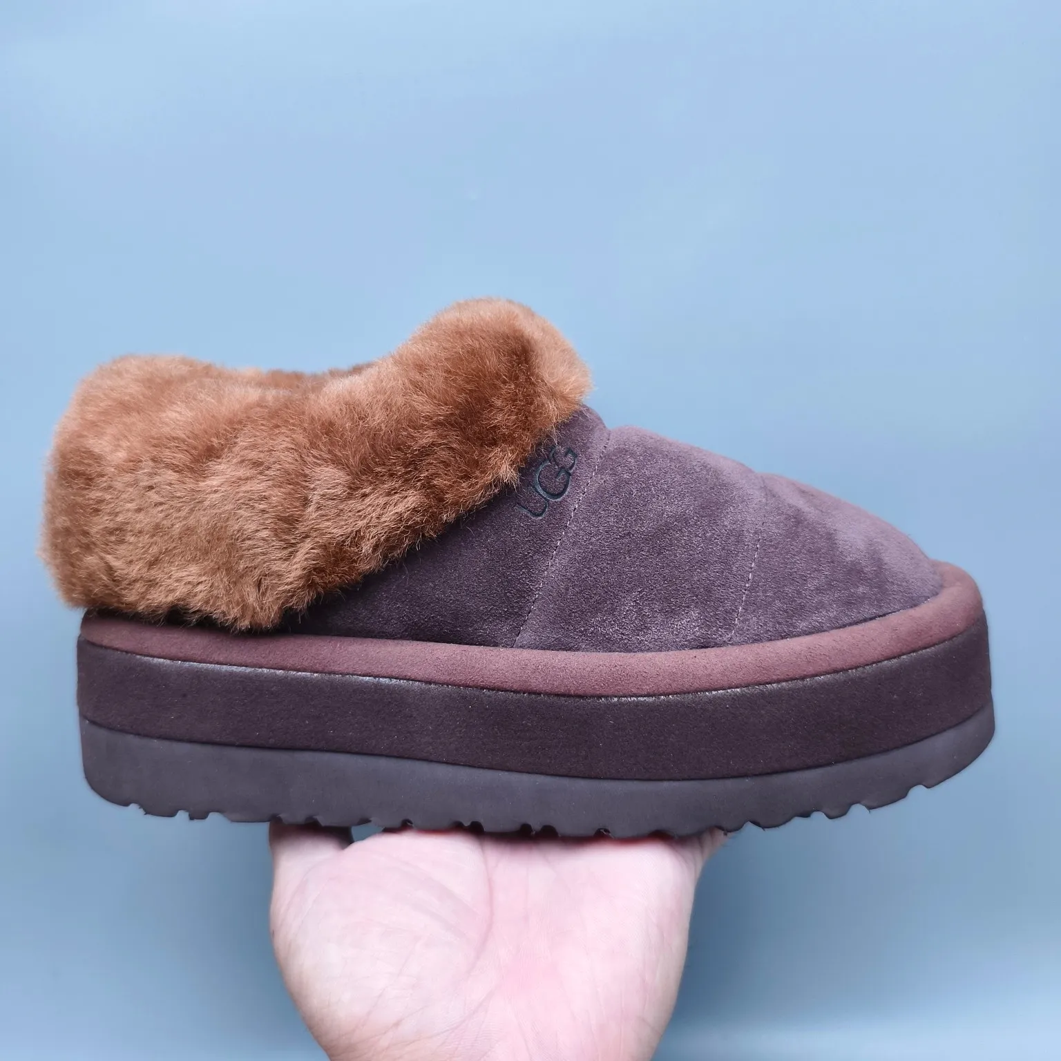 💰600 UGG sheepskin one-piece snow boots 6390 thick-soled slip-on casual shoes Color: Maroon Black Chocolate Size: 35-41